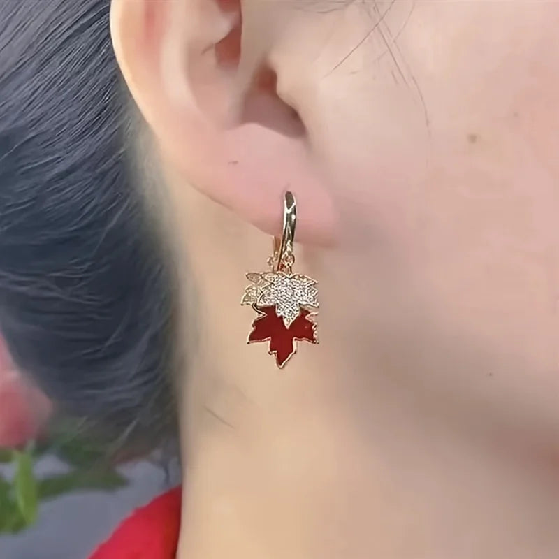 Fashion Rhinestone Red Maple Leaf Earrings For Women Autumn and Winter Crystal Zircon Tassel Earrings Wedding Party Jewelry Gift