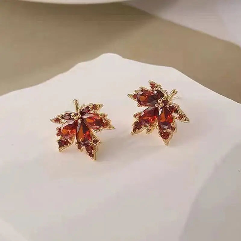 French Vintage Crystal Zircon Red Maple Leaf Earrings for Women Temperament Rhinestone Tassel Earrings Party Jewelry Bijoux Gift